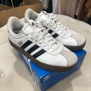 Adidas sneakers size 7, worn twice. Like new